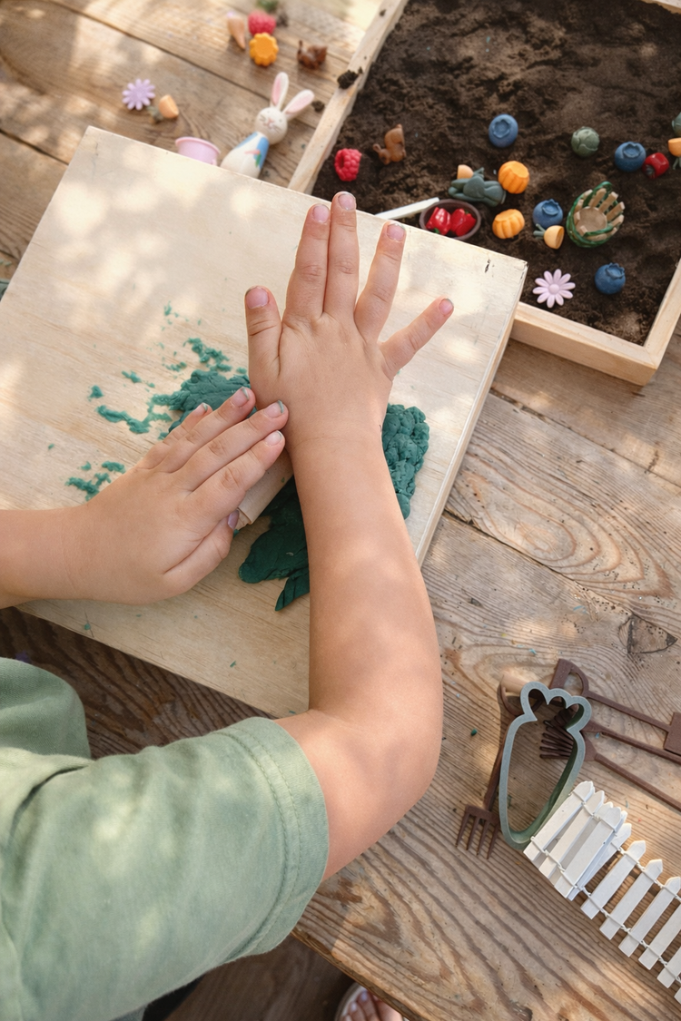 Peter Rabbit- Deluxe Sensory Storybox